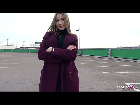 ❤️ ドイツ人スカウトマンは、夢のようにスティール、駐車場のテルテル、お金のためのセクシーに触れることです。 ☑ ポルノ ❌️❤