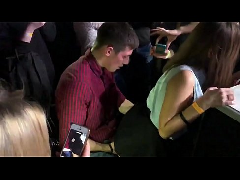 ❤️ ロシアのナイトクラブでリアルセックス。18歳のロシア人少女がナイトクラブで肛門と膣を犯される ☑ ポルノ ❌️❤